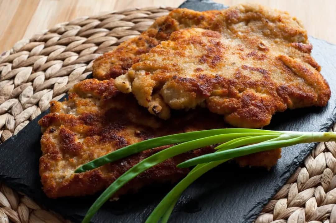 Jak smażyć kotlety z kurczaka, by były soczyste i złociste