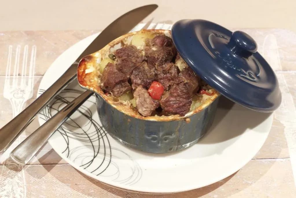 Kiedy solić wołowinę, aby uzyskać idealny smak i soczystość?