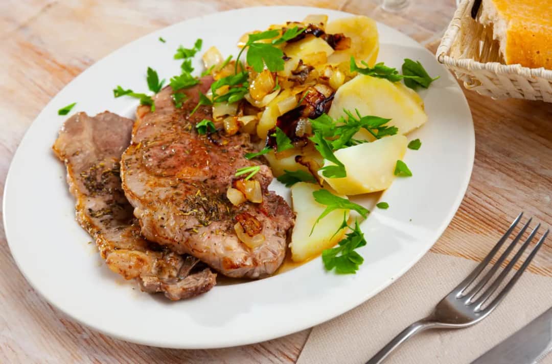 Jak gotować schab w plastrach, aby był soczysty i smaczny