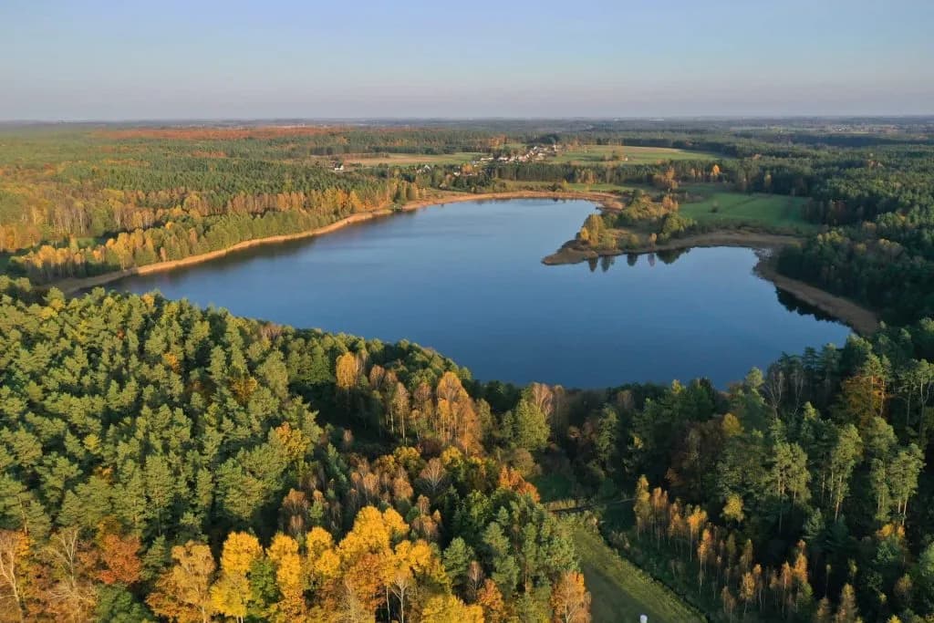 Jezioro Ostrowite Kujawsko-Pomorskie - idealne miejsce na relaks i wędkowanie