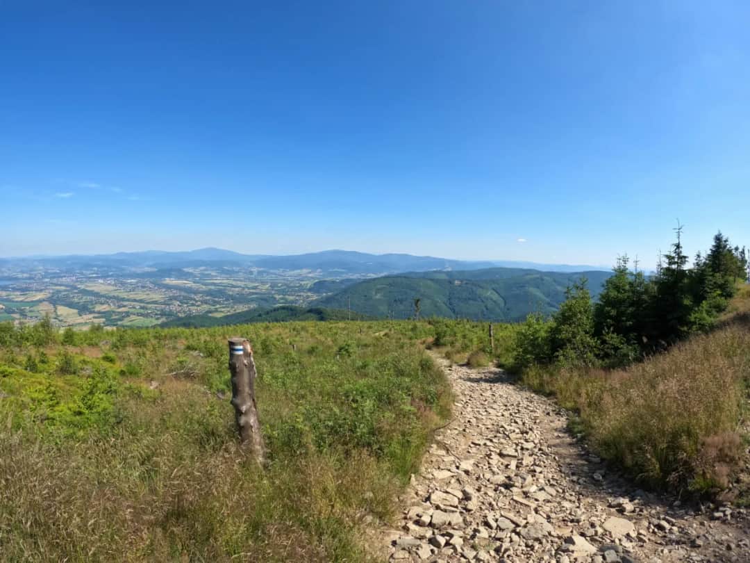 Jakie są szlaki w górach? Odkryj najpiękniejsze trasy i atrakcje