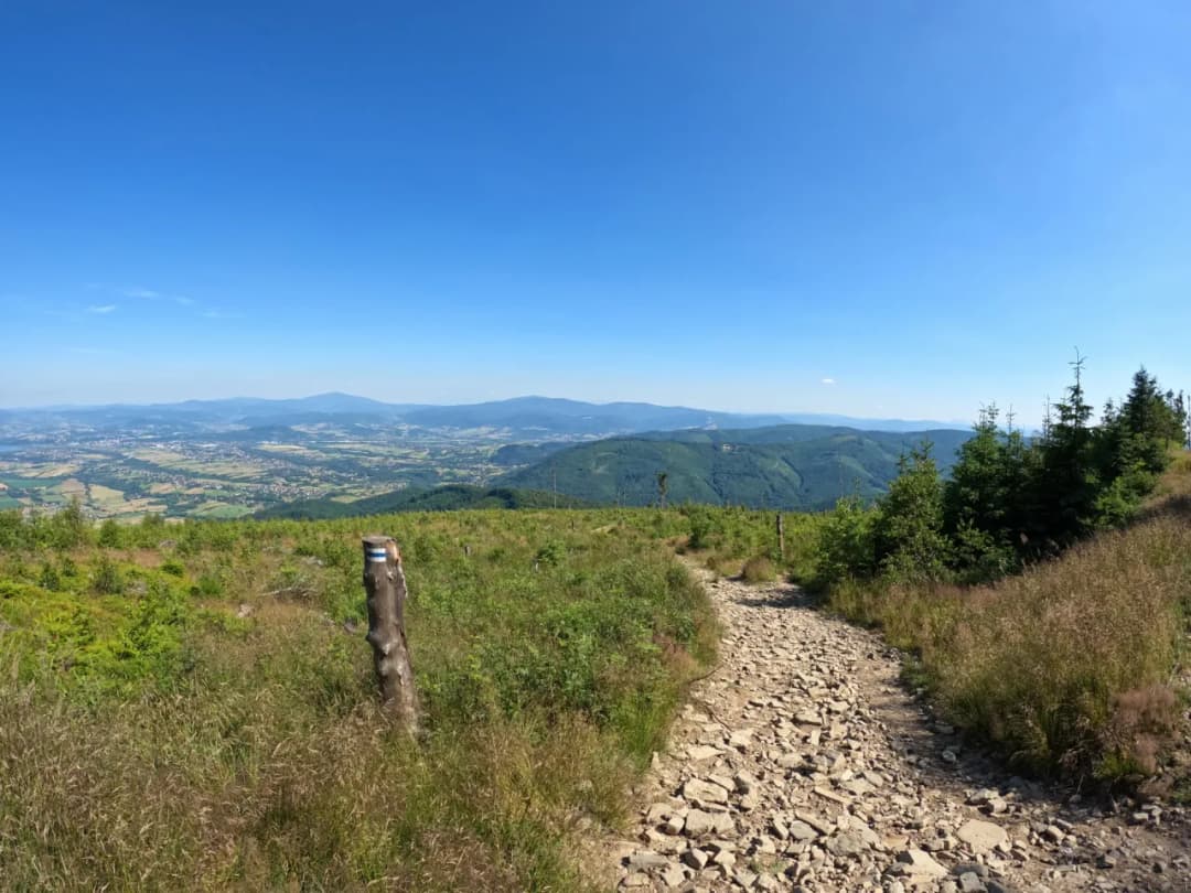 Jakie są szlaki w górach? Odkryj najpiękniejsze trasy i atrakcje