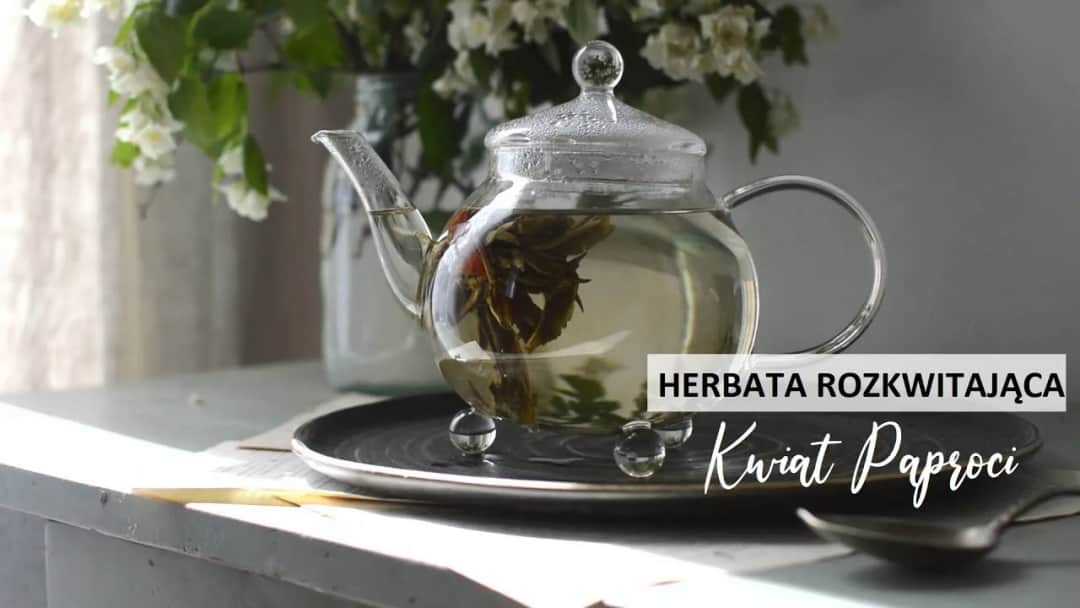 Jak prawidłowo parzyć herbatę rozkwitającą dla idealnego smaku i efektu wizualnego