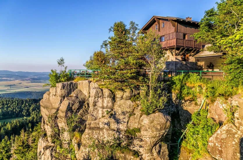 Góry Stołowe: gdzie najlepiej nocować? Sprawdź najlepsze opcje zakwaterowania