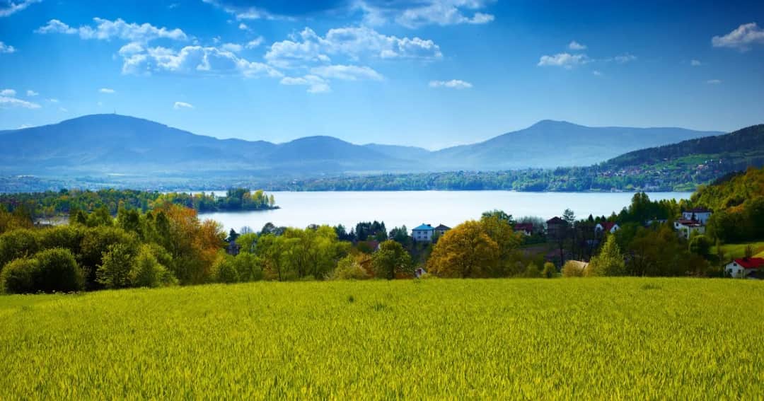 Jezioro Żywieckie - historia, atrakcje i trasy rowerowe dla turystów