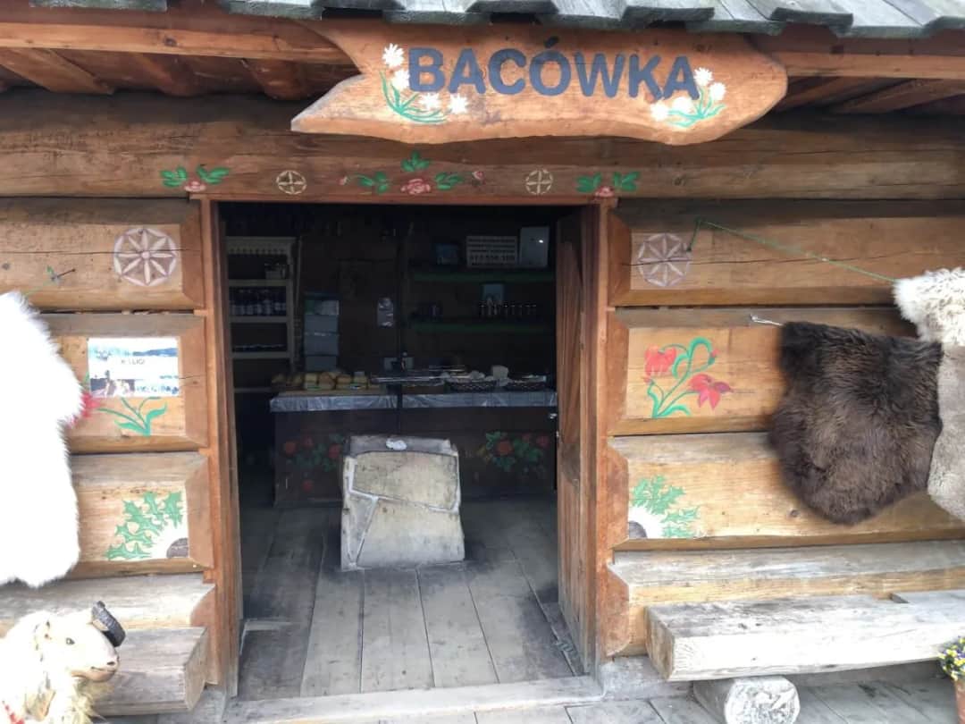 Bacówki Zakopane: Gdzie znaleźć najlepsze oscypki i tradycję serowarstwa