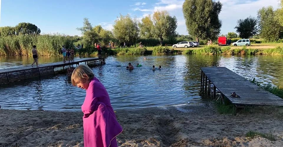 Jezioro Dziekanowskie: Bezpieczne miejsce na relaks i wędkowanie