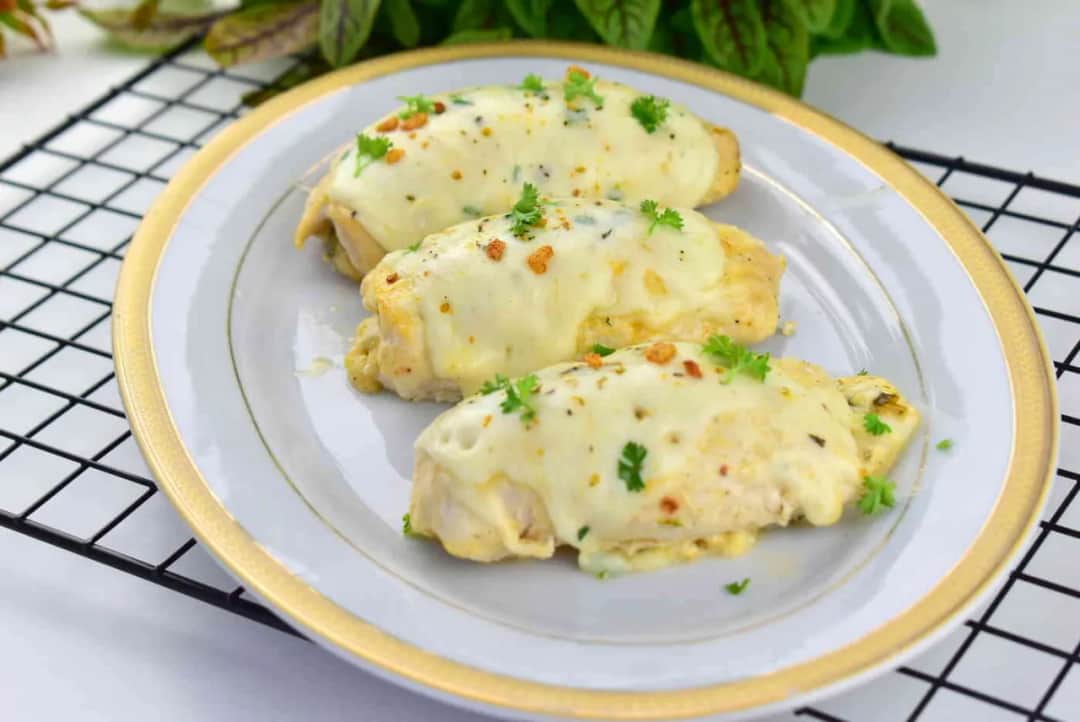 Jak idealnie upiec pierś z kurczaka w piekarniku w naczyniu – uniknij przesuszenia mięsa