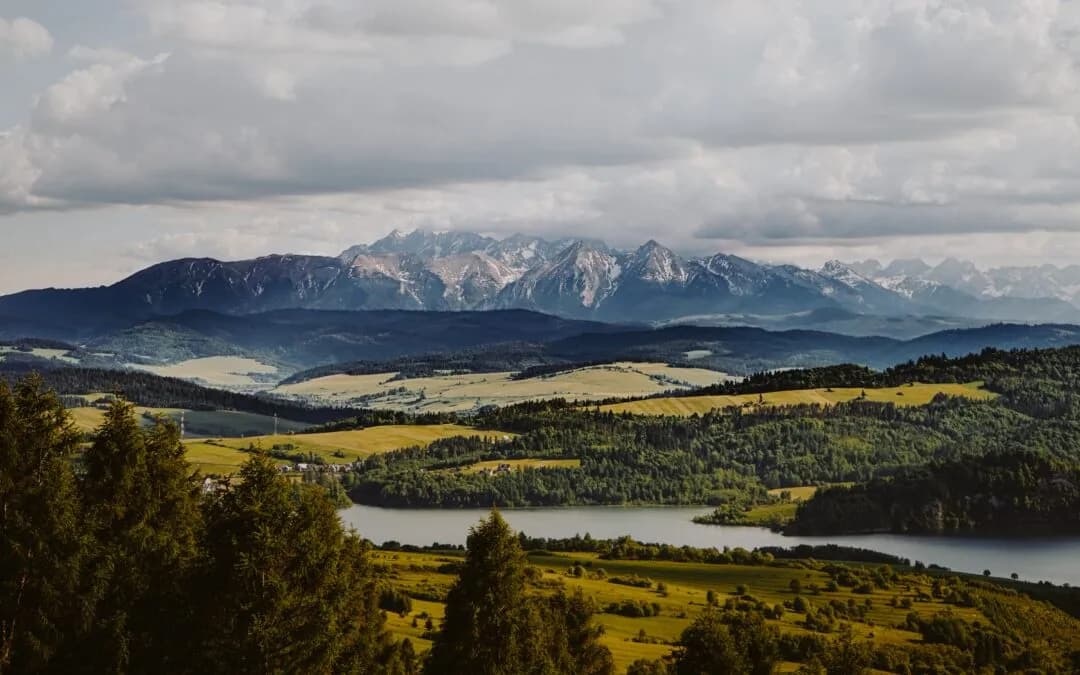 Gdzie najbliżej w góry? Odkryj idealne miejsca na weekendowy wypad